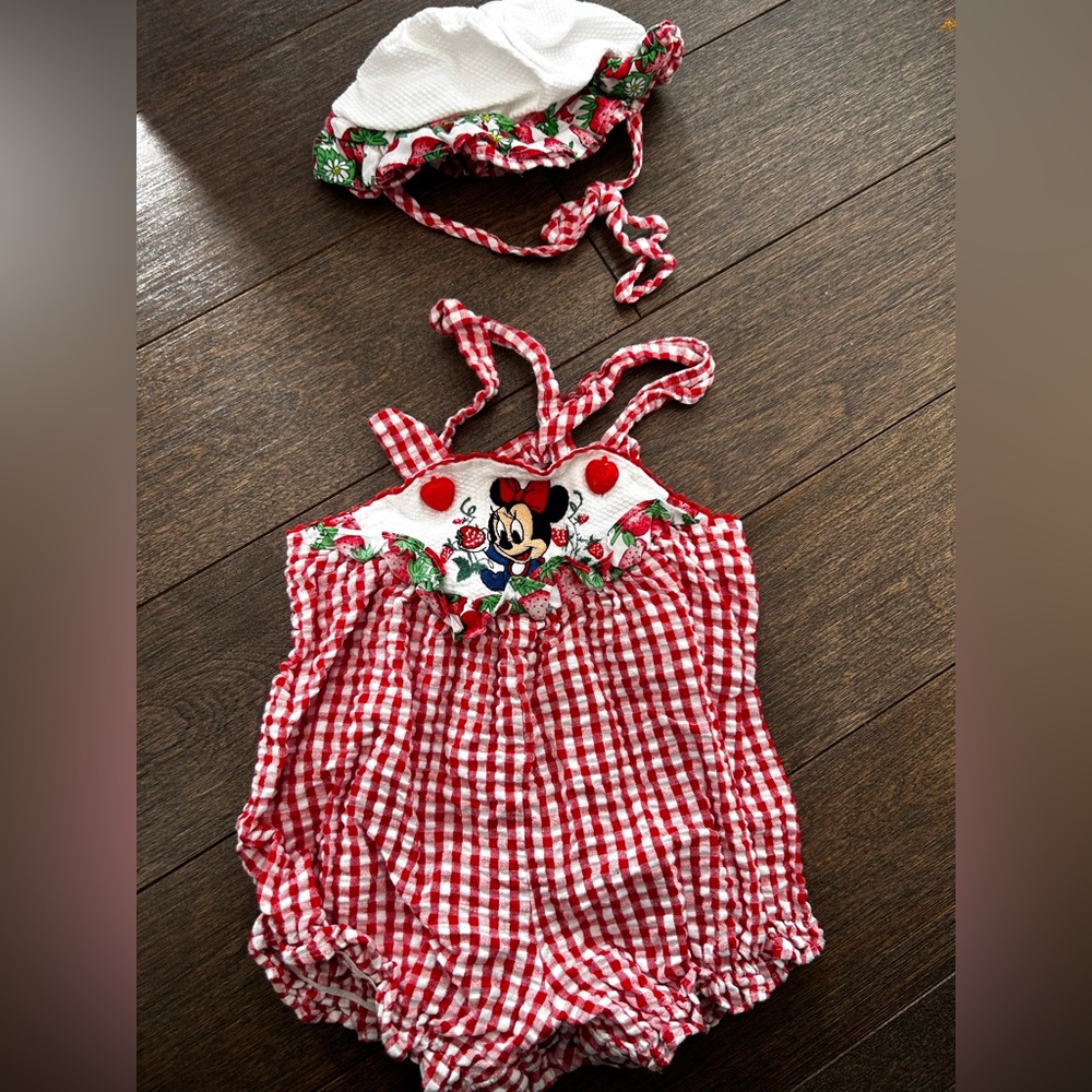 VNTG Red Gingham DISNEY babies Romper with bonnet 0-6 months‎